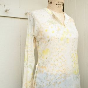 Floral blouse with bell sleeves. Seventies blouse
